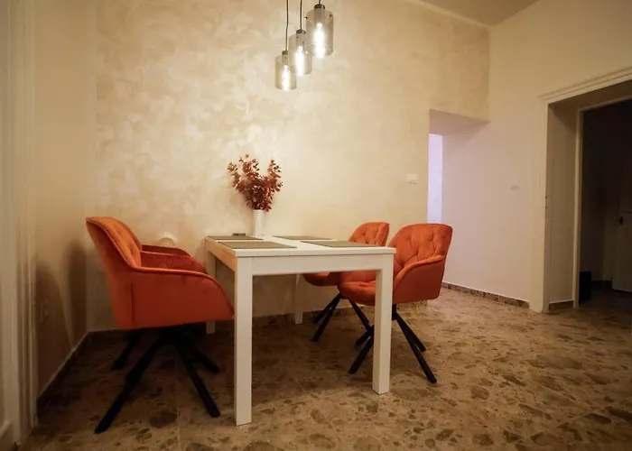 Marina Shore Escape 9 *